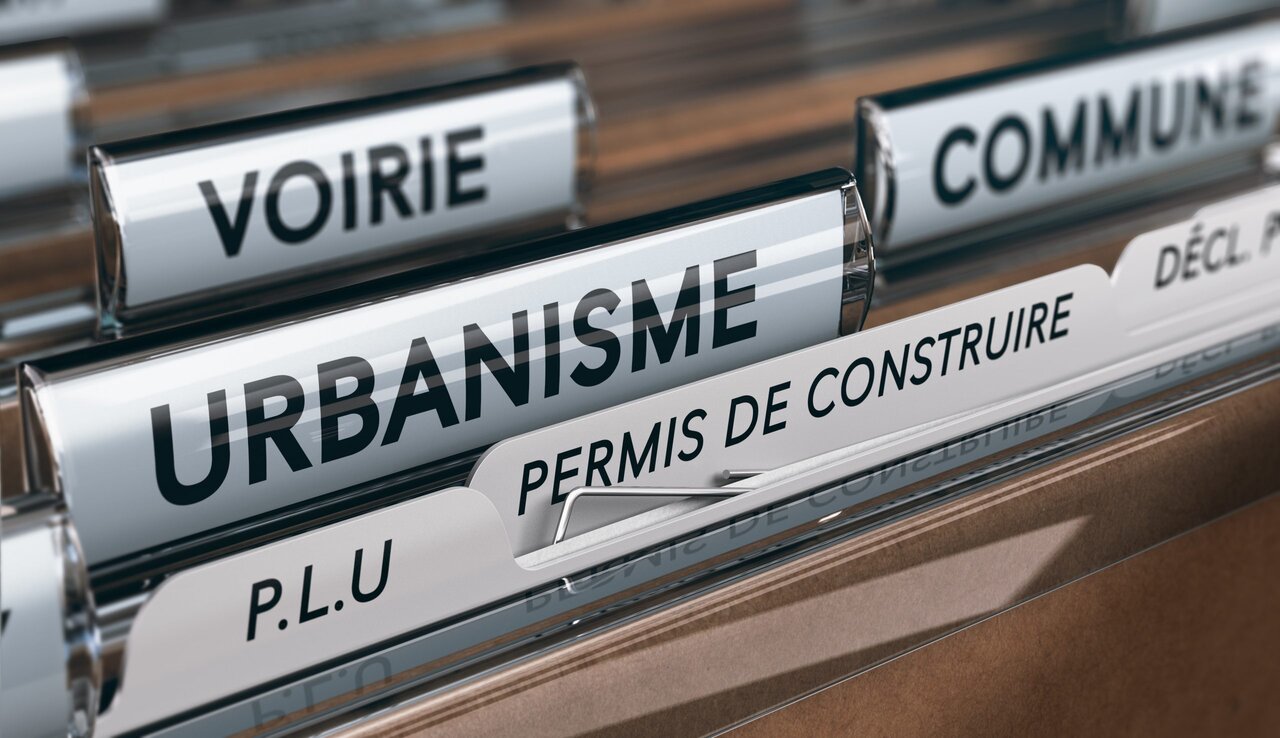 Classeur avec différentes sections dont permis de construire